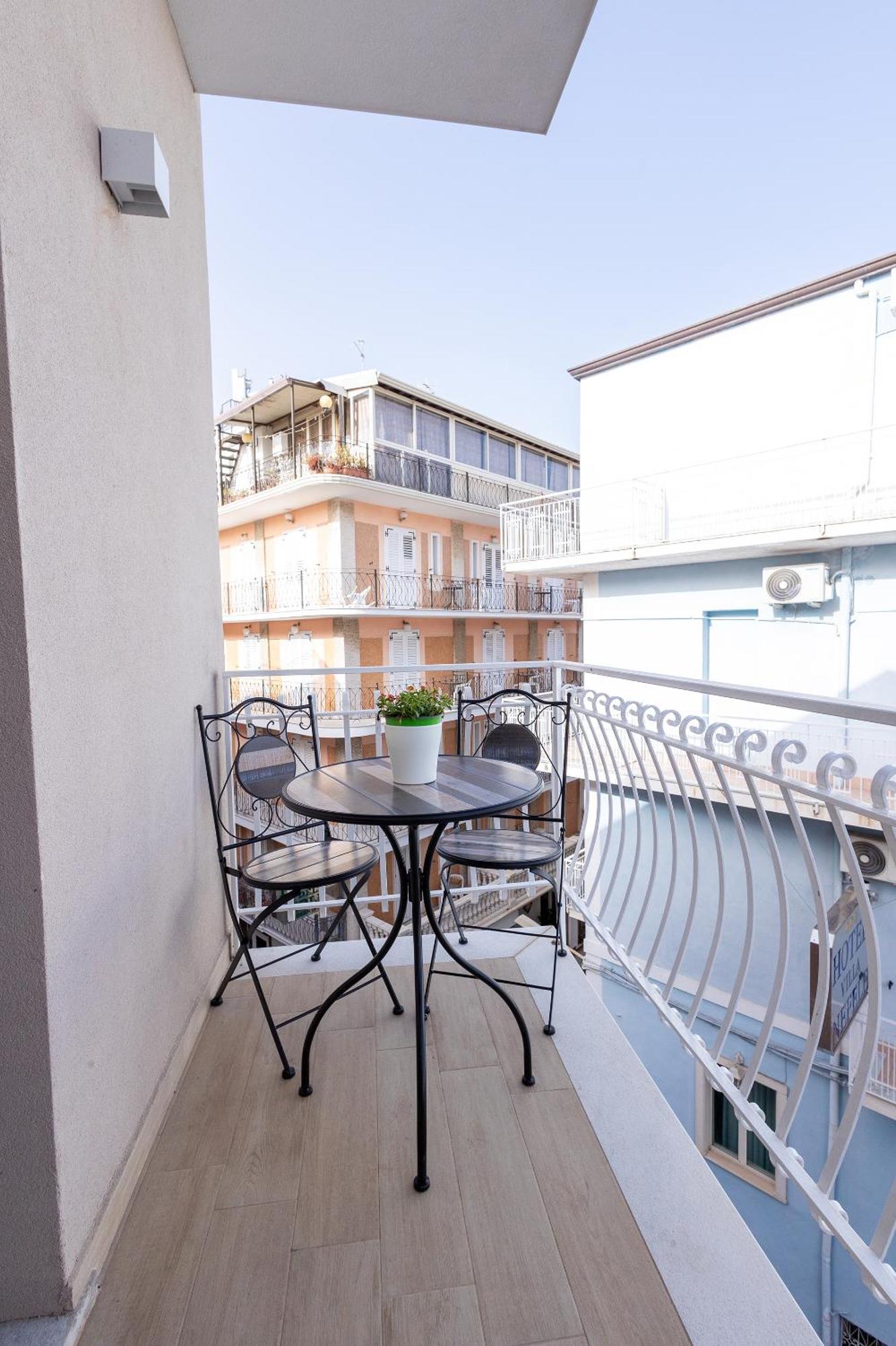 Perla Sul Mare Apartments Giardini Naxos Exterior photo